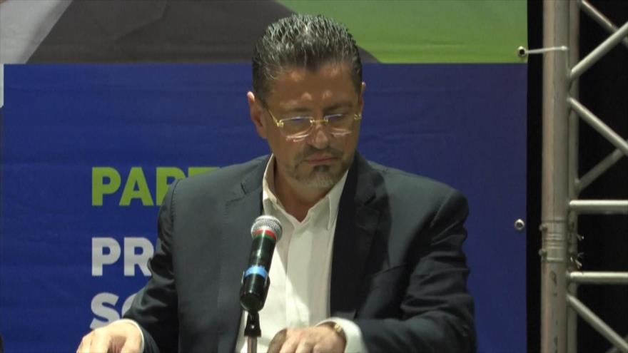 Rodrigo Chaves llama a su triunfo una “revolución histórica”