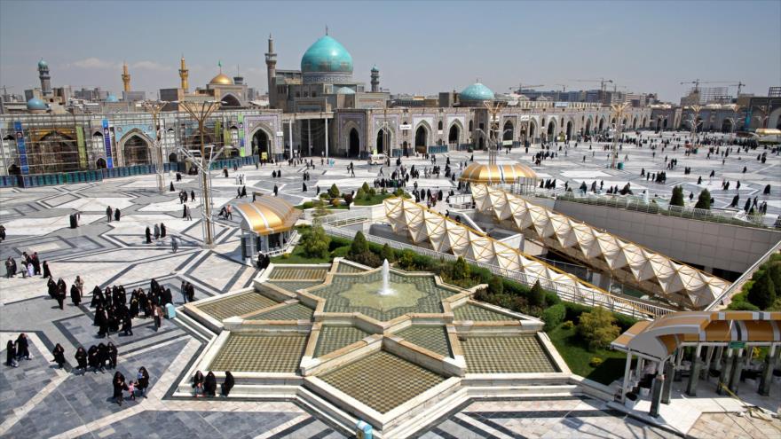 Una vista general del mausoleo de Imam Reza, sita en la ciudad sagrada de Mashad, noreste de Irán.