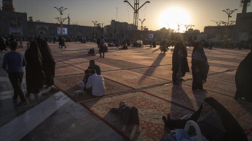 Una de las explanadas del santuario del Imam Reza (la paz sea con él) en Mashad, sita en el noreste de Irán.