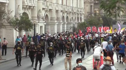 Trabajadores peruanos protestan por sus derechos laborales