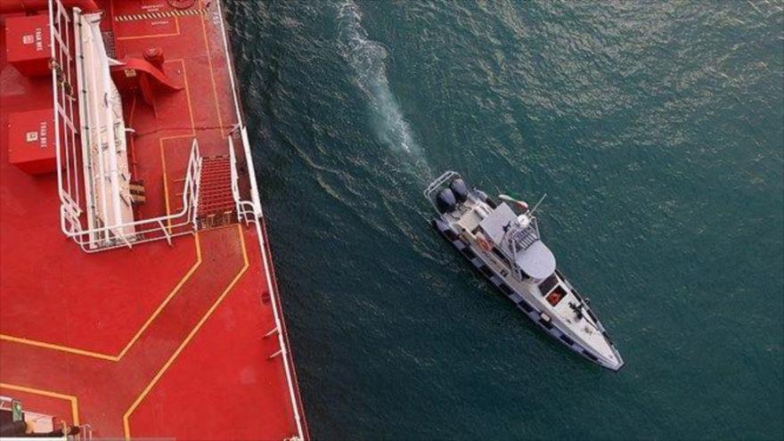 Irán confisca buque con combustible de contrabando en Golfo Pérsico | HISPANTV