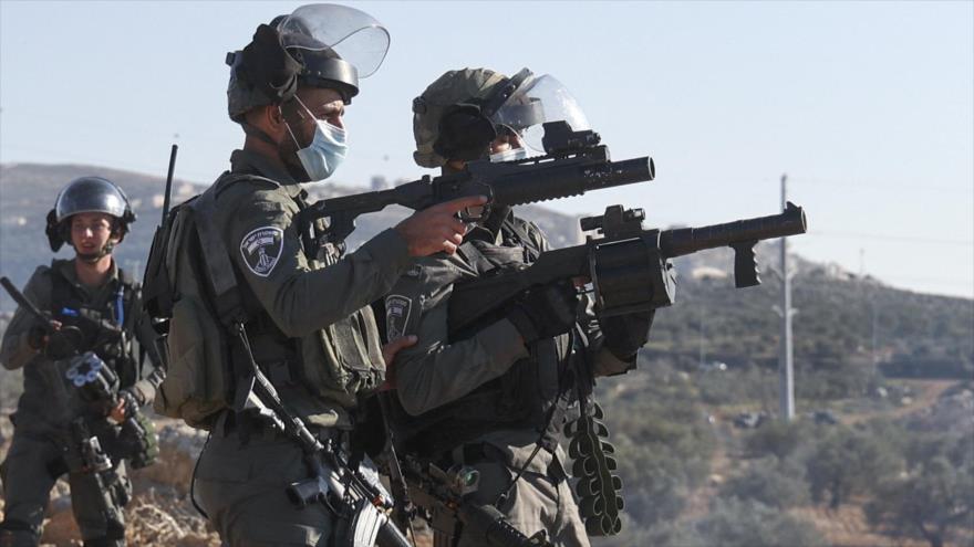 Fuerzas israelíes reprimen a los palestinos en Cisjordania, 7 de enero de 2022. (Foto: AFP)
