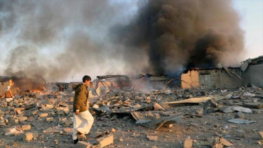 El humo se eleva tras un ataque de Arabia Saudí en Saada, Yemen, 6 de enero de 2018. (Foto: Reuters)