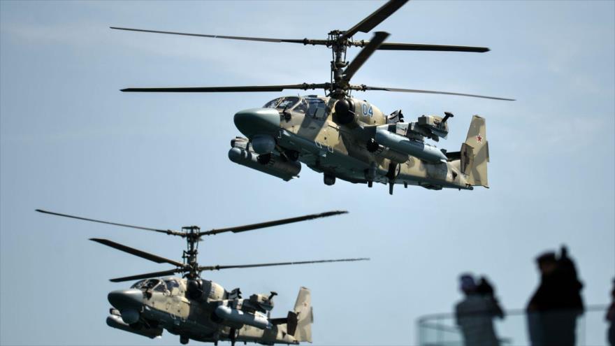 Vídeo: helicópteros rusos pulverizan convoy de blindados de Ucrania | HISPANTV