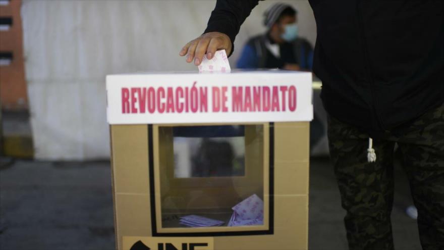 casilla de voto en el referendo revocatorio, en Chimalhuacán, estado de México,10 de abril de 2022. 