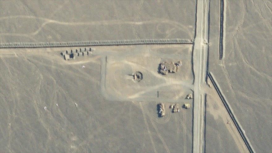 Un sitio, cerca de Yumen, China, que se cree que es uno de los 120 silos subterráneos para llevar a cabo misiles con ojiva nuclear, (Foto: PLANET LABS)