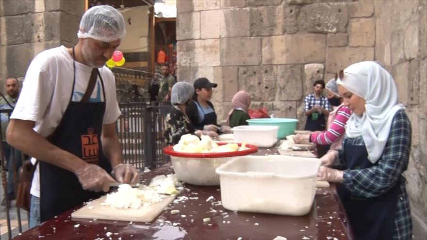 Voluntarios sirios apoyan a necesitados durante mes de Ramadán
