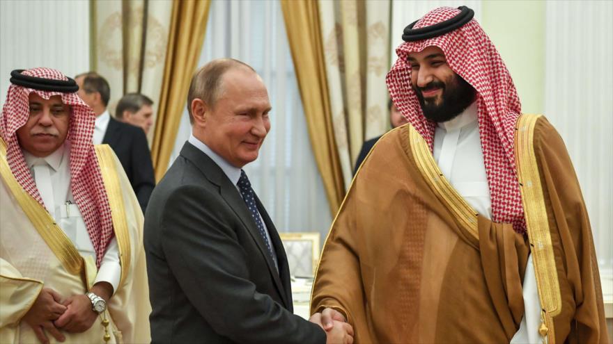 Príncipe heredero saudí, Muhamad bin Salman (dcha.), y el presidente ruso, Vladimir Putin, en Kremlin, Moscú, 14 de junio de 2018. (Foto: Reuters)