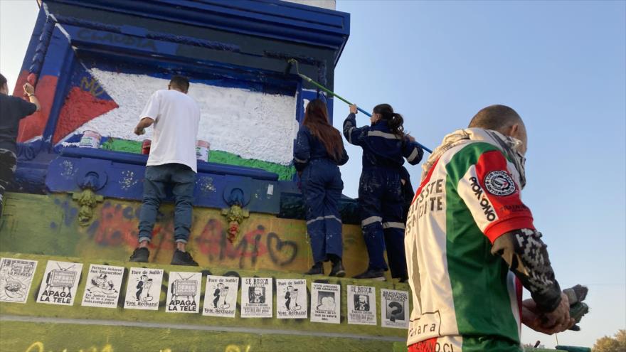 Vídeo y Fotos: Manifestantes chilenos pintan la bandera palestina | HISPANTV