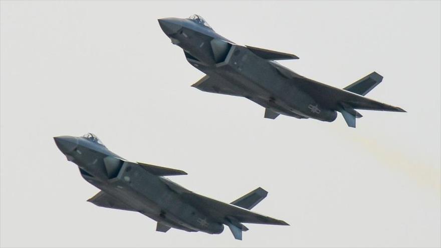 Dos aviones de combate de quinta generación chinos J-20.