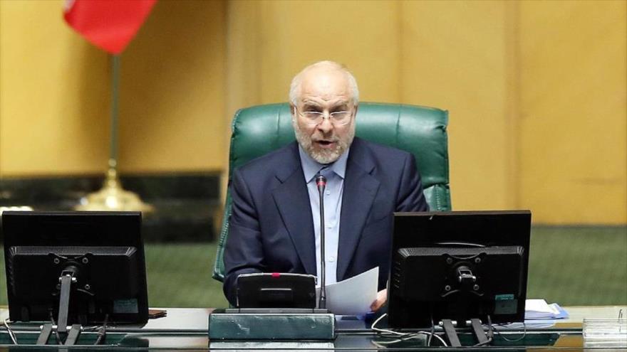 El jefe del Parlamento iraní, Mohamad Baqer Qalibaf, durante una sesión parlamentaria, 17 de abril de 2021. (Foto: Icana)
