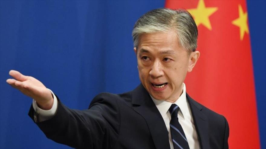 El portavoz de la Cancillería china, Wang Wenb, ofrece una rueda de prensa en Pekín, China, 24 de julio de 2020. (Foto: AFP)