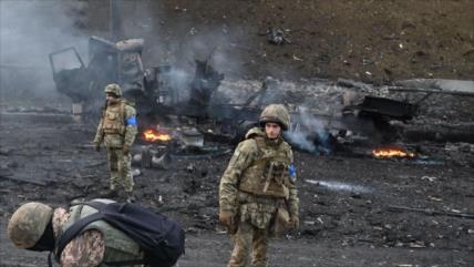 ‘Ucrania usó bombas de racimo contra su gente para frenar a Rusia’