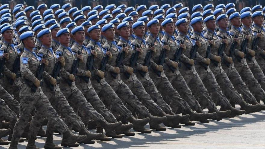 Personal de Ejército Popular de Liberación de China participa en un desfile militar en Pekín. (Foto: Getty Images)