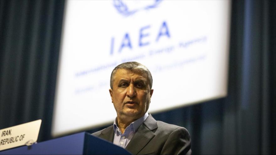 Mohamad Eslami, jefe de la Organización de Energía Atómica de Irán, habla en una conferencia en Viena, Austria, 20 de septiembre de 2021. (Foto: AP)
