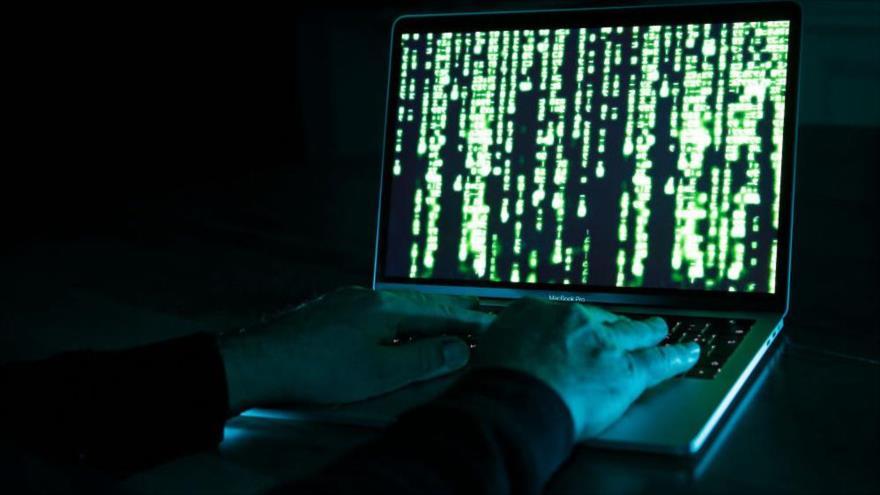 Una foto ilustrativa de los hackers atacando los sitios web y servidores de internet.