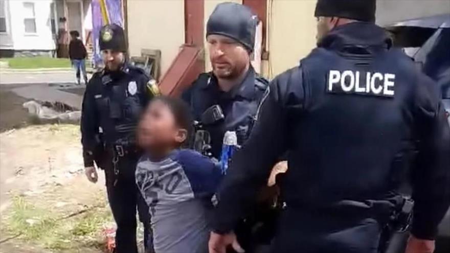 Vídeo: Policía de Nueva York detiene a niño negro de 8 años