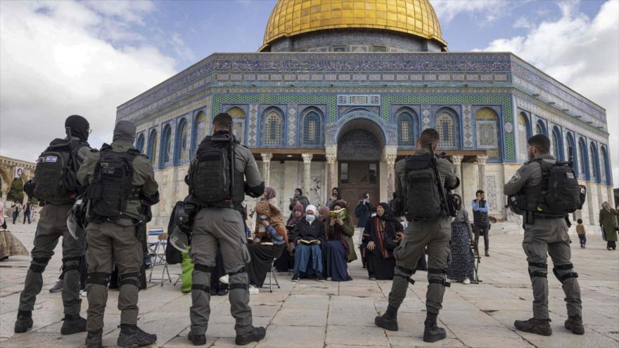 Fuerzas israelíes en la Mezquita Al-Aqsa, Al-Quds (Jerusalén), 20 de abril de 2022. (Foto: AFP)
