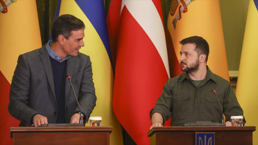Presidente del Gobierno de España, Pedro Sánchez, y el mandatario ucraniano, Volodímir Zelenski, en rueda de prensa en Kiev, 21 de abril de 2022.