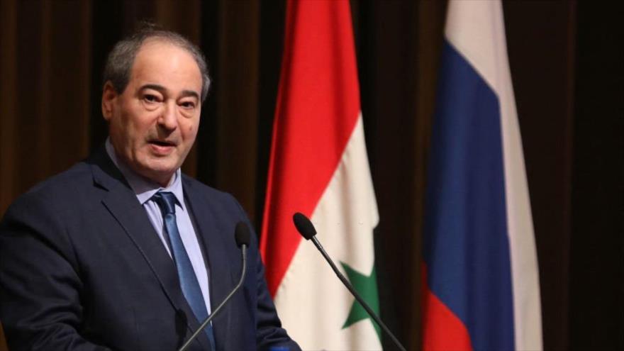 El canciller sirio, Faisal al-Miqdad, pronuncia un discurso en Damasco, Siria, 26 de julio de 2021. (Foto: AFP)