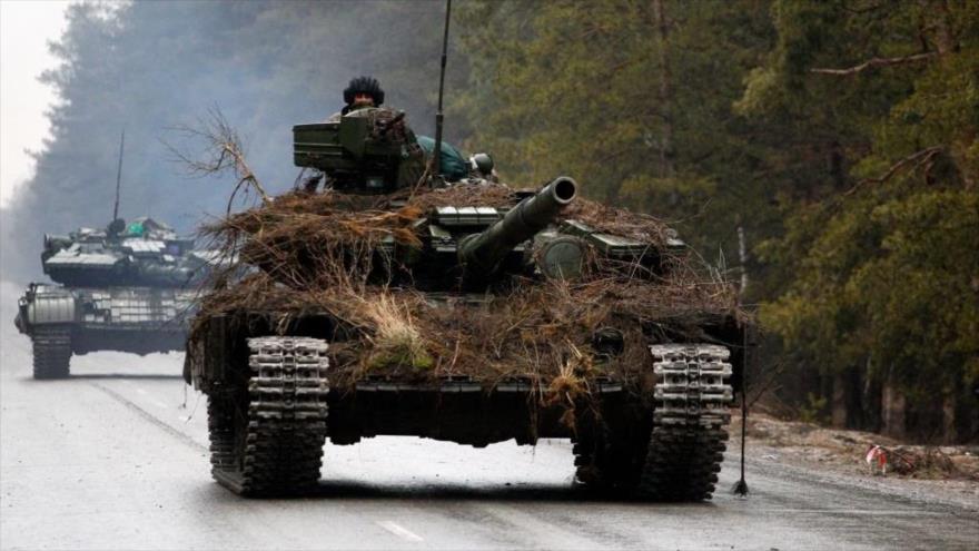 Fuerzas ucranianas en una carretera en la región de Lugansk, Ucrania, 25 de febrero de 2022. (Foto: Getty Images)