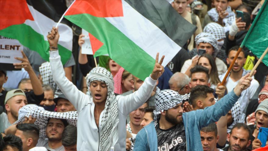 Miles de personas tomaron las calles de Amman, la capital de Jordania, para protestar contra la violencia israelí contra el pueblo palestino, 22 de abril de 2022. (Foto: AFP)