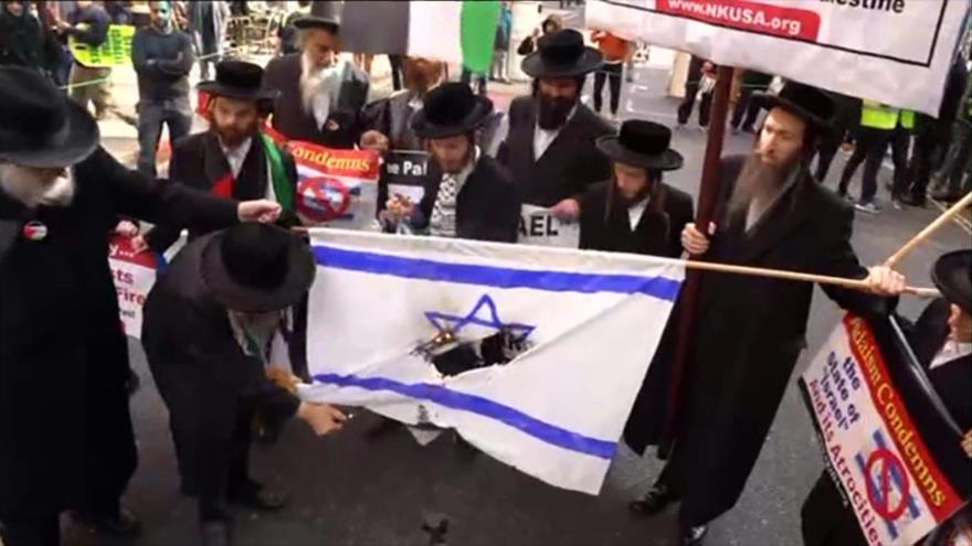 Vídeo: Judíos queman bandera israelí en Londres en apoyo a Palestina