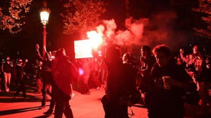 Policía francesa reprime protestas postelectorales; hay 2 muertos
