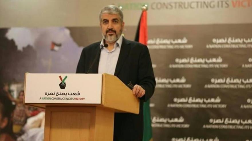 El líder de la dirección política del Movimiento de Resistencia Islámica de Palestina (HAMAS) en el extranjero, Jaled Mashal, habla en un mitin.