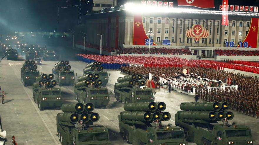 Corea del Norte muestra su poderío militar en un desfile nocturno | HISPANTV