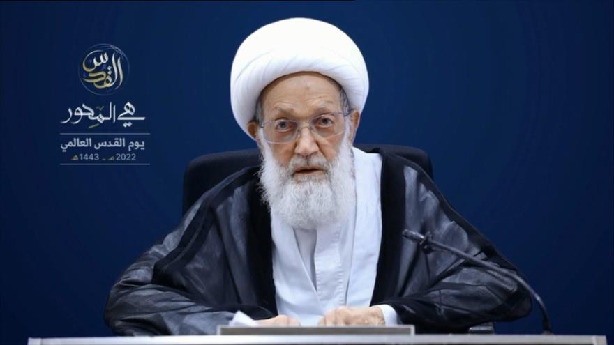 El prominente clérigo chií de Baréin, el sheij Isa Qasem, habla en una conferencia virtual, 26 de abril de 2022.