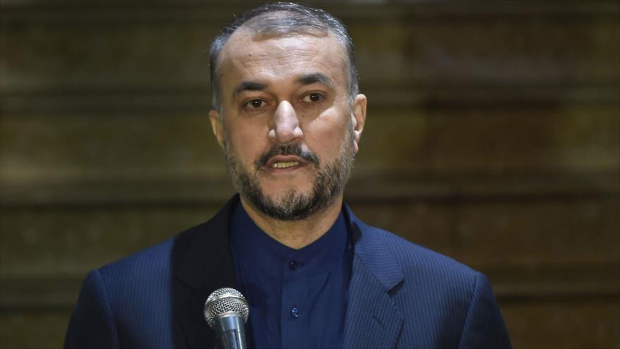 El canciller de Irán, Hosein Amir Abdolahian, en una conferencia de prensa en Beirut, capital de El Líbano, 24 de marzo de 2022.