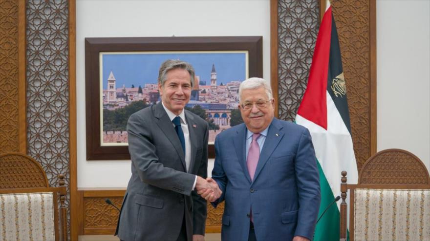 El secretario de Estado de EE.UU., Antony Blinken (izda.), y el presidente de la Autoridad Nacional Palestina, Mahmud Abás, en Ramalá. (Foto: AFP)
