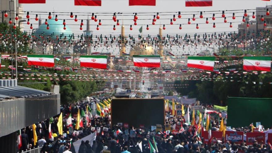 Ciudadanos iraníes marchan en el Día Mundial de Al-Quds, en la ciudad nororiental de Mashad, 29 de abril de 2022. (Foto: Farsnews)