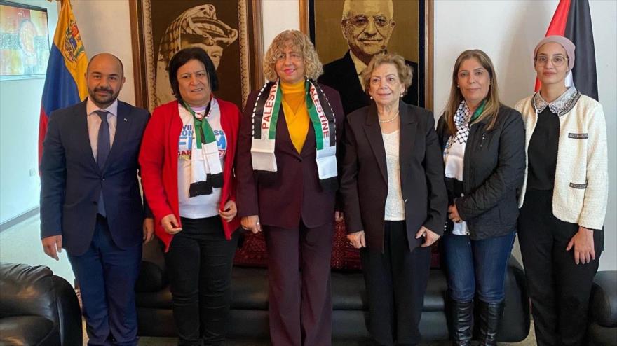 Una reunión entre viceministra de Venezuela, Capaya Rodríguez, y delegadas del Estado de Palestina en Caracas, 29 de abril de 2022.