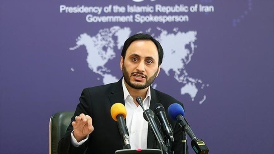 El portavoz del Gobierno iraní, Ali Bahadori Yahromi, habla en una rueda de prensa en Teherán, capital persa.