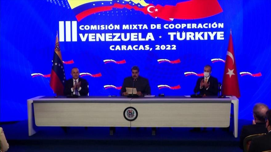 Venezuela desdeña sanciones de EEUU y firma acuerdos clave con Turquía