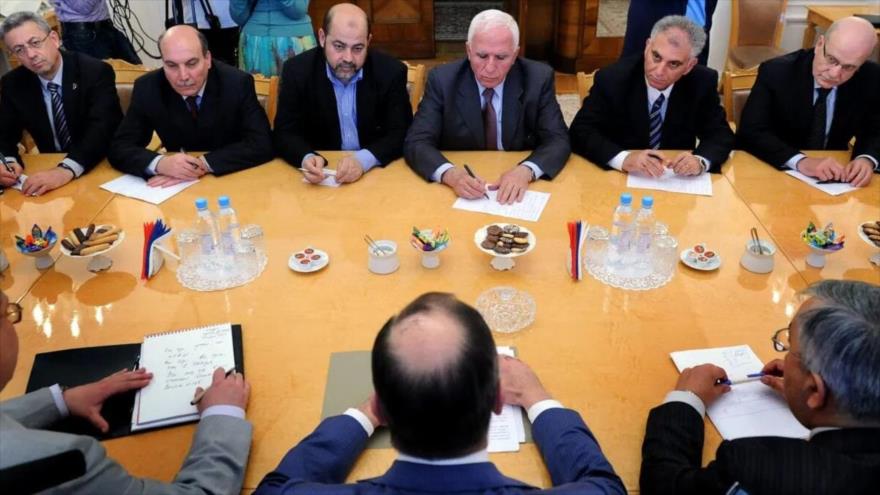 Jefe adjunto de la dirección política de HAMAS, Musa Abu Marzuq (Fondo 3-drcha.), en una reunión con el canciller ruso en Moscú, 23 de mayo de 2011.