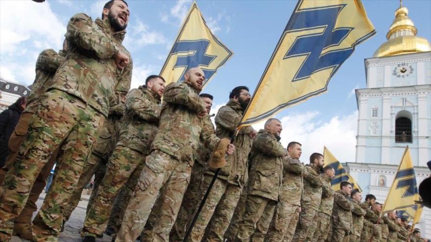 Miembros del batallón Azov asisten a un mitin en Kiev, la capita de Ucrania, 14 de marzo de 2020.