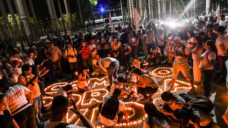 Colombianos asisten a una vigilia para apoyar a Gustavo Petro | HISPANTV