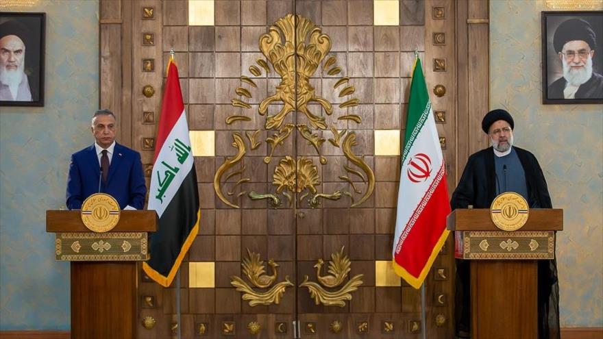 Presidente iraní, Seyed Ebrahim Raisi (dcha.), y el premier iraquí, Mustafa al-Kazemi, Teherán, 12 de septiembre de 2021. (Foto: Fars News)