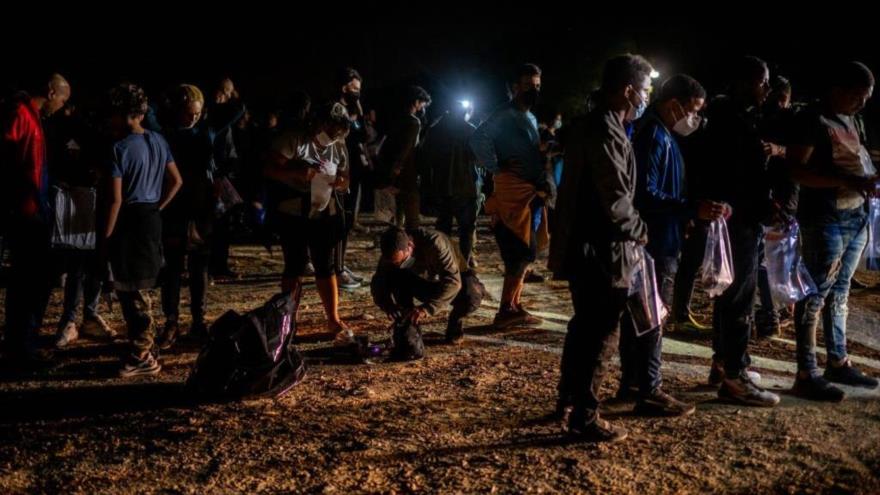 AMLO responde duramente aos EUA por chamarem os migrantes de invasores | HispanTV