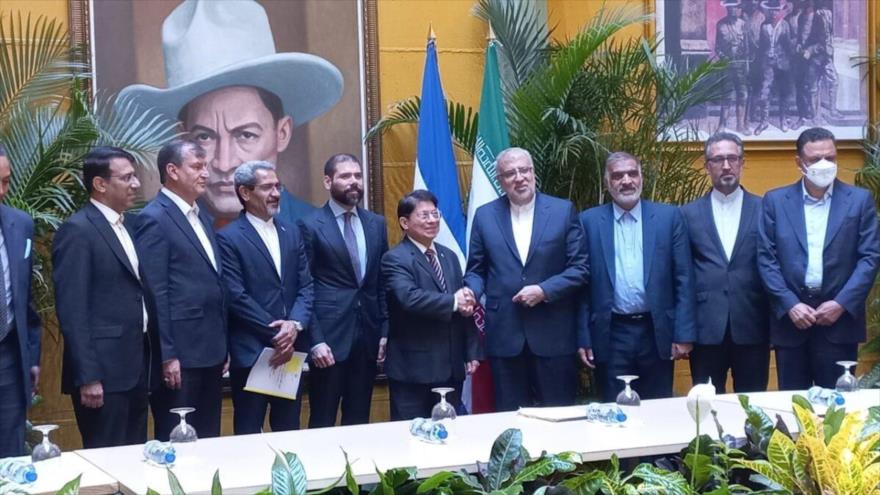 El ministro de Petróleo de Irán, Yavad Oyi, se reúne con el canciller nicaragüense, Denis Moncada, en Managua, 5 de mayo de 2022.