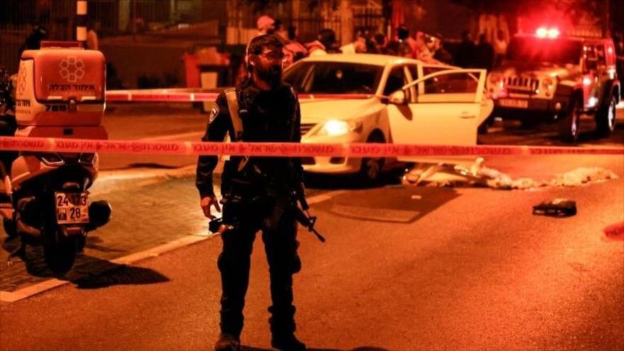 Un oficial de policía israelí, en lugar de la operación palestina en Elad, 5 de mayo de 2022. (Foto: Reuters)