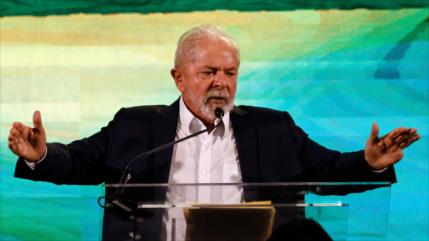 Lula oficializa candidatura electoral; promete reconstruir Brasil