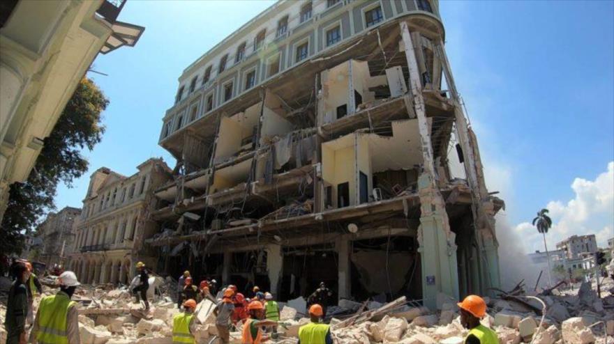 Escombros causados por la explosión en el Hotel Saratoga de La Habana, capital de Cuba, 6 de mayo de 2022.