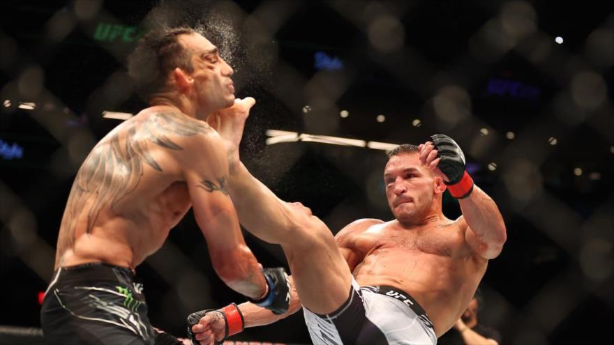 Noquean con brutal patada al mentón a Tony Ferguson de UFC
