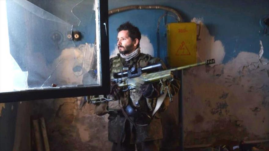El francotirador canadiense, apodado Wali, en una zona en Kiev, capital de Ucrania.