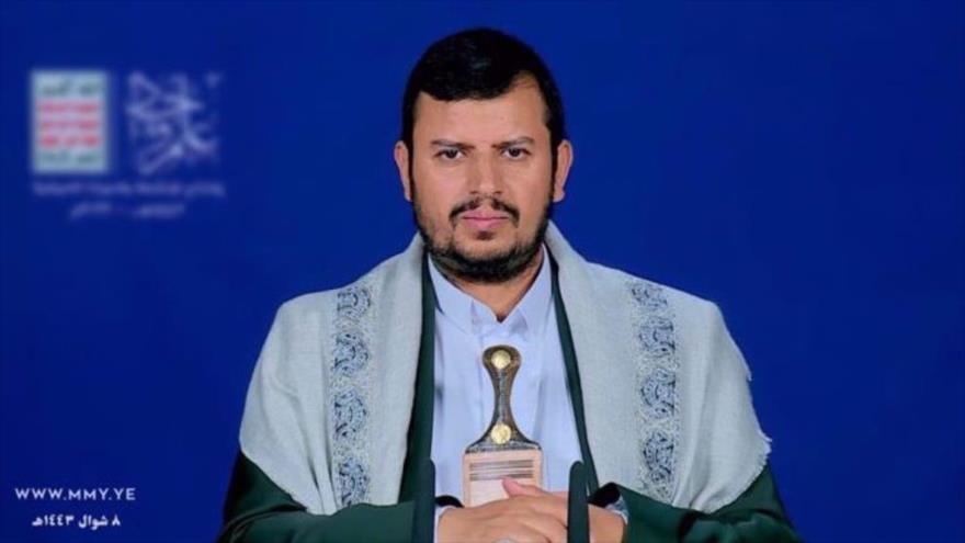 El líder del movimiento popular yemení Ansarolá, Abdulmalik al-Houthi, ofrece un discurso televisado en Saná, 9 de mayo de 2022.