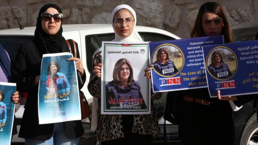 Periodistas palestinas protestan por el asesinato de Shireen Abu Akleh en Beit Lahm (o Belén), en la ocupada Cisjordania, 11 de mayo de 2022. (Foto: Getty Images)